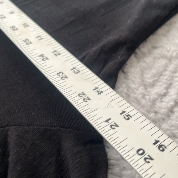 YUMMIE Women's black long sleeve mock-neck Shapewear top. XS capsule minimalist - Picture 5 of 6